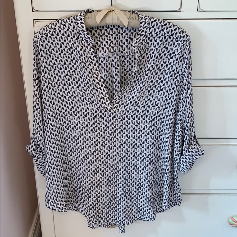 White and black tunic blouse